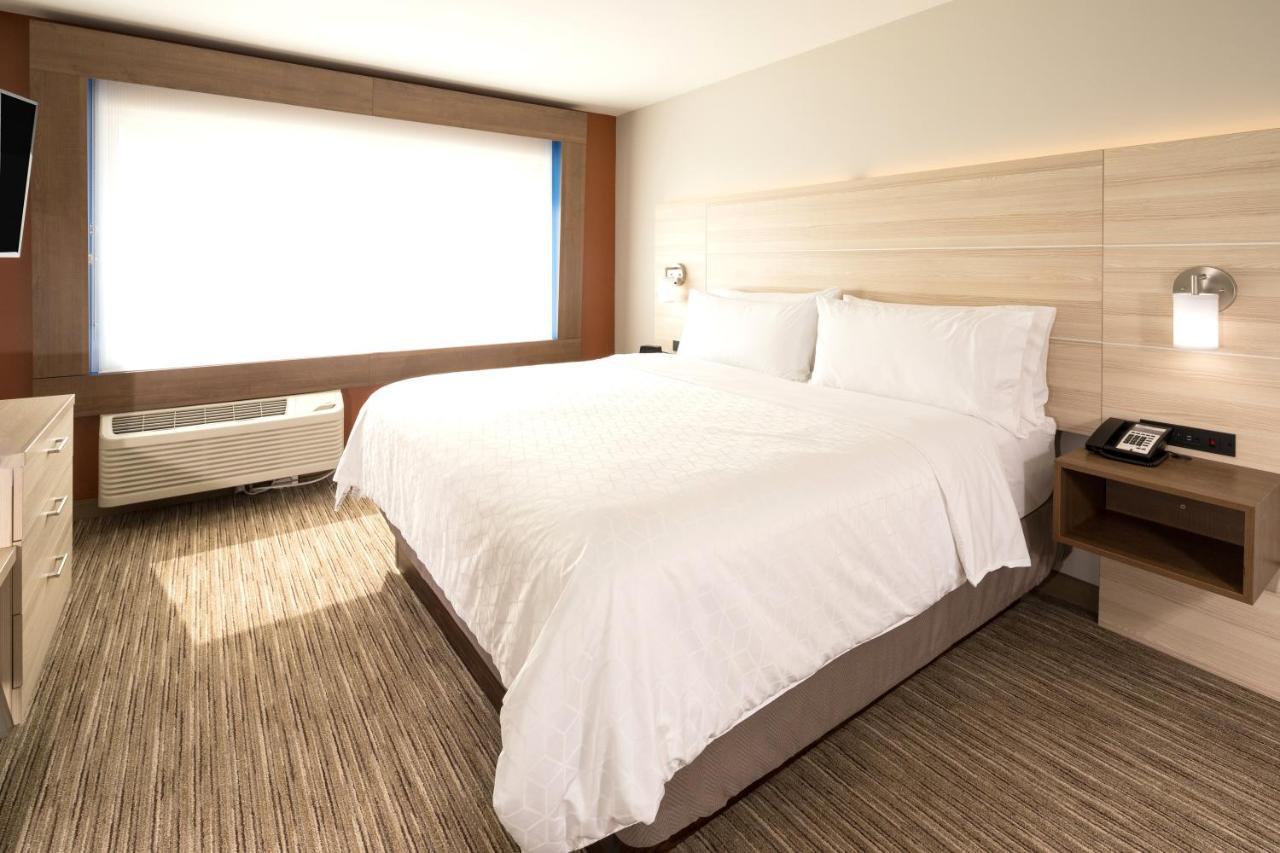 Holiday Express & - By Ihg Hotel Michigan City
