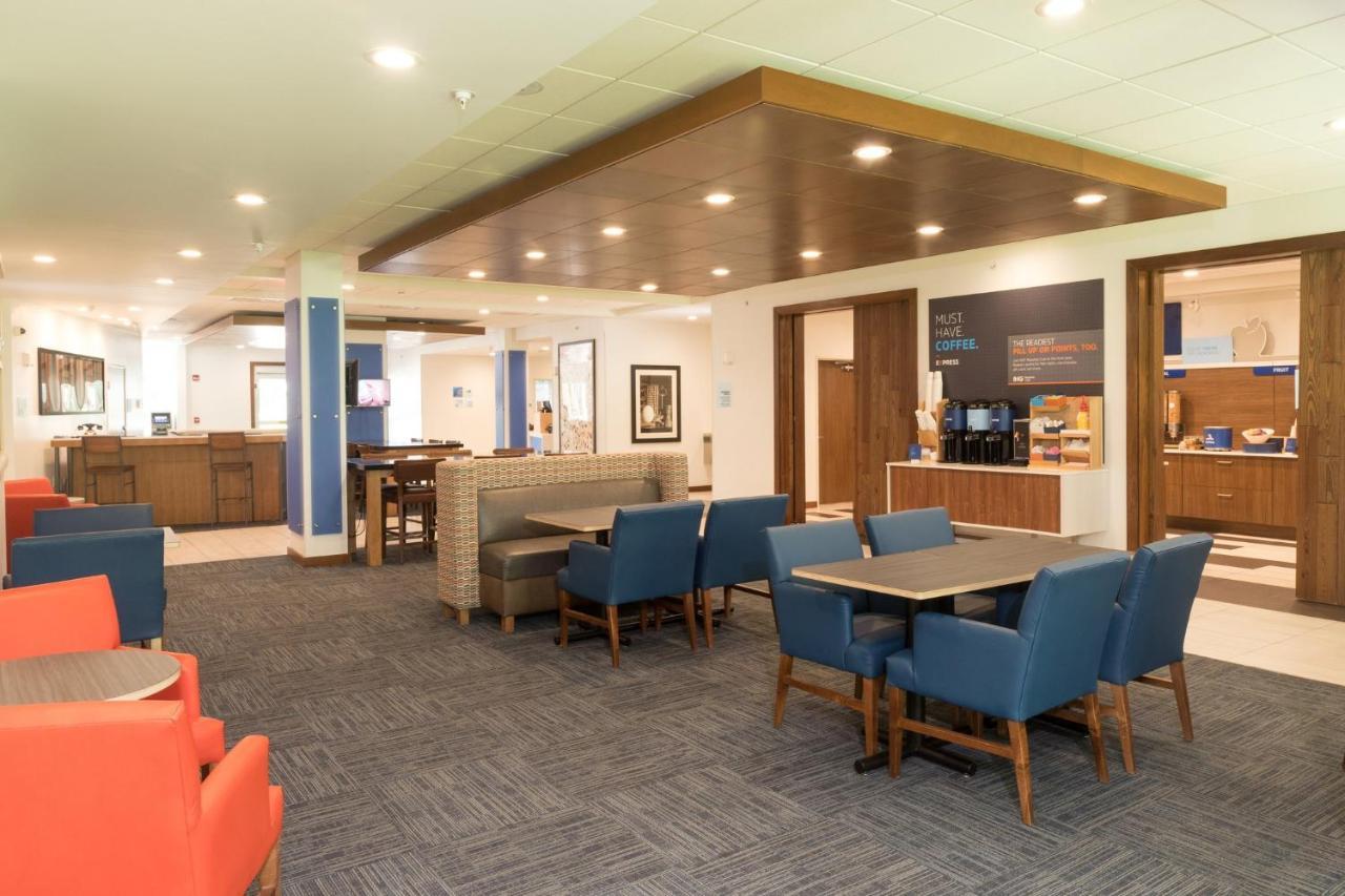 Hotel Express & - Michigan By Ihg 3*